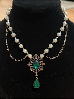 Vintage-Inspired Emerald & Pearl Drop Necklace